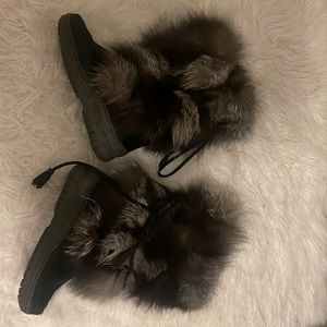 Women’s bear paw fur boots size 7 rabbit fur sheepskin footbed